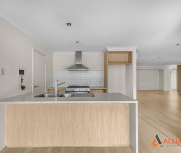 Comfortable 4-Bedroom Home with Study - Photo 6