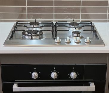 Multiple rooms and convenient transport links - Photo 2