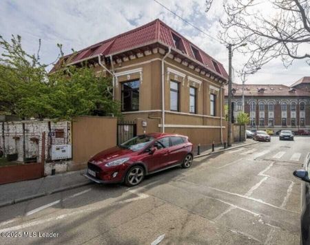 O casa cu trecut, in inima orasului - Fotografie 2