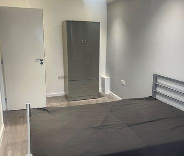 Room in a Shared House, London, E16 - Photo 1