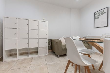 Interior room in Plaza de Santa Cruz - Photo 4