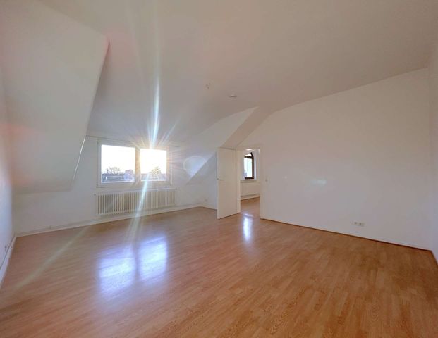 Charmante 3,5 Zimmer Dachgeschosswohnung nähe des Georgengartens - Photo 1