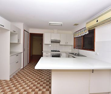 FAMILY HOME - GREAT LOCATION - Photo 2