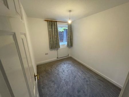 Available now, we offer to you a two bedroomed, ground floor apartment situated only a short walk away from the popular city centre of Ripon which provides a fantastic variety of amenities and shopping facilities. - Photo 3