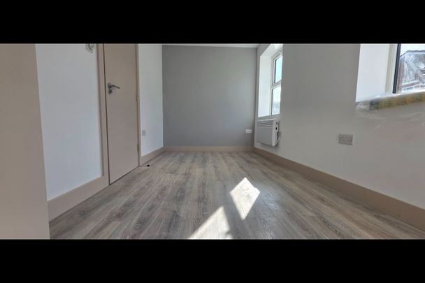 Studio Flat, Upper Clapton Road, E5 - Photo 1