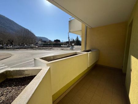 Location Appartement 2 pièces 46m² CHALLES LES EAUX 73190 - Photo 2