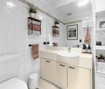 Sensational Contemporary Mudgeeraba Home - Photo 3