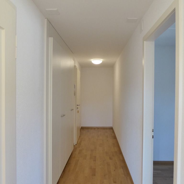 ZENTRALE WOHNUNG ZU VERMIETEN - ERSTE MONATSMIETE MIETZINSFREI - Foto 1