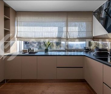 Apartament elegant cu priveliște unică asupra orașului S20216 - Fotografie 6