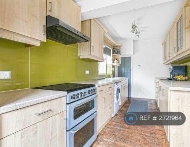 3 bedroom semi-detached house to rent - Photo 3
