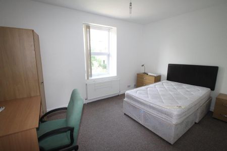 2 Bedroom | Flat 2, 9 North Road East, PL4 6AS - Photo 2