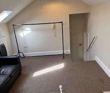 Studio Flat, Fulham Palace Road, W6 - Photo 2