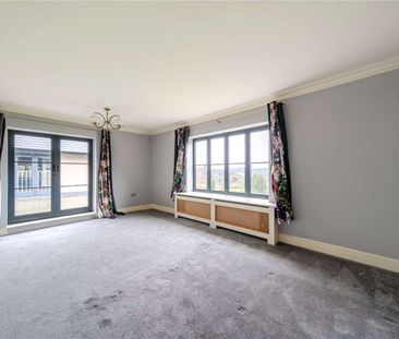 An impressive family home in a beautiful woodland setting with love... - Photo 4