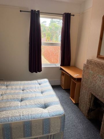 Room in a Shared House, College Road, RG6 - Photo 2