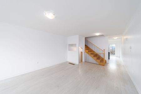 For Lease - 25 Tobias Lane, Barrie, Ontario - Photo 3