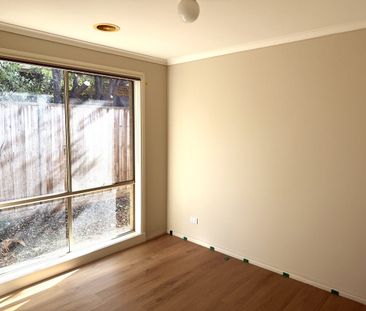 Located in a quiet street, close to schools, shops & freeway - Photo 6