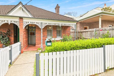 Tastefully Updated, Conveniently Situated, Sun-Kissed And Spacious Two Bedroom Family Home, Only Moments To Cafes And Transport - Photo 4