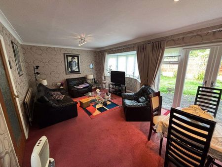 4 bedroom detached house to rent - Photo 3