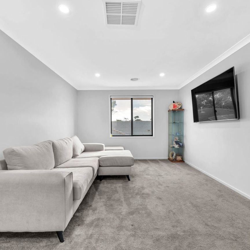 Luxury, Lifestyle & Location Combine at 36 Wichita Grove, Lara. - Photo 1