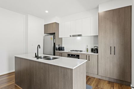 Contemporary Style Meets Ultimate Convenience. - Photo 2