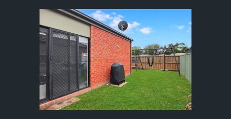 Close to Everything - Photo 2