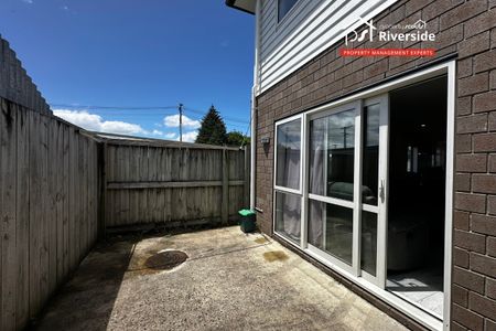 Convenient & Low-Maintenance Townhouse in Prime Central Location - Photo 2