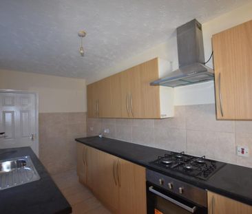3 bedroom terraced house to rent - Photo 6