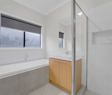 Modern Family Living in the Heart of Upper Point Cook!! - Photo 5