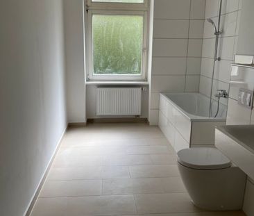 Dielenboden und modernes Bad - Photo 3