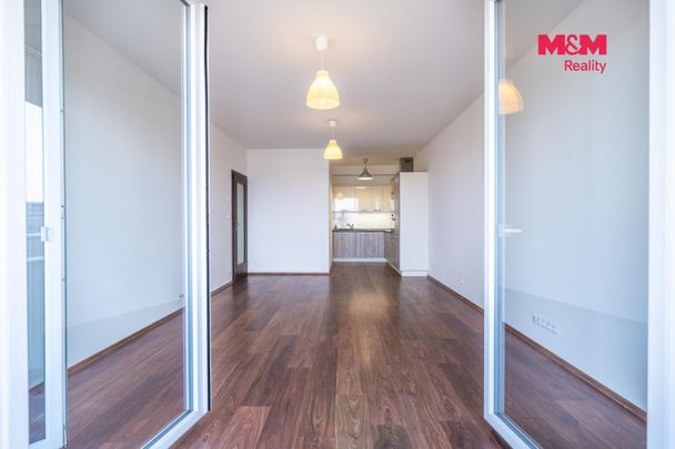 Pronájem bytu 2+kk 60 m², Hlučkova 813, Praha - Photo 1