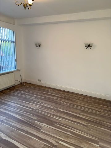 3 Bed Terraced House, Northmoor Road, M12 - Photo 2