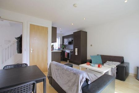 4 bedroom terraced house to rent - Photo 3