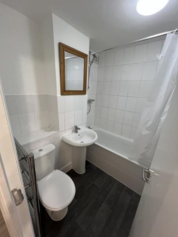 3 bedroom flat to rent - Photo 5