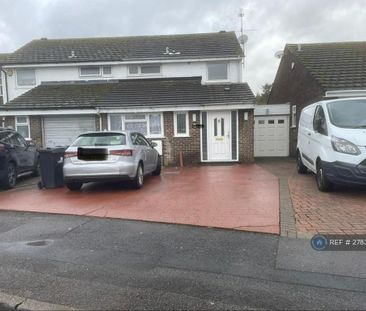 4 bedroom semi-detached house to rent - Photo 2