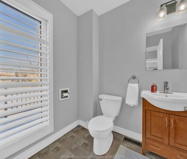 For Lease - 8385 RIVERSIDE Drive, Windsor, Ontario - Photo 3