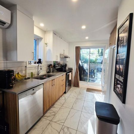 5 1/2, Ste-madeleine, bas de triple(style condo ), porte patio ,terrasse, cabanon, secteur sécuritaire, tranquille, près des services - Photo 4