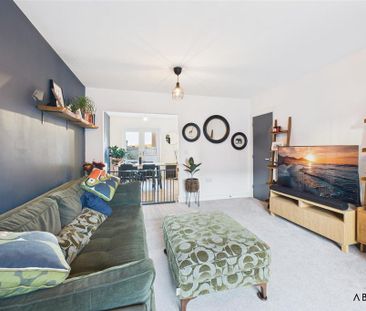 3 bedroom semi-detached house to rent - Photo 2