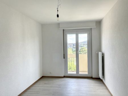 Entièrement rénové, appartement de 3 pièces au 2ème étage - Photo 5