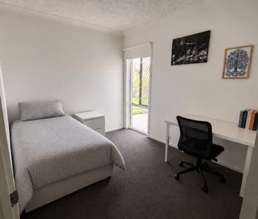 Furnished room in a lovely family home in Carrara - Photo 4