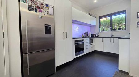 Hobsonville, 2 Bedrooms, $700 - Photo 5