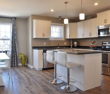 Living Stone | Stonebridge | 2 & 3 Bed Townhome Rentals! - Photo 1