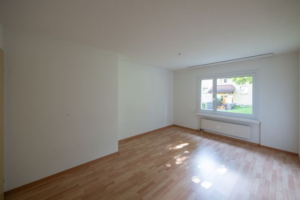 4.5-Zimmer-Wohnung im 1. Obergeschoss (ohne Lift) - sehr naturnahe gelegen - Photo 1
