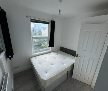 2 Bed Flat, Montpelier Road, BN1 - Photo 3