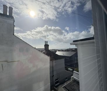 1 bedroom in a house share to rent - Photo 6