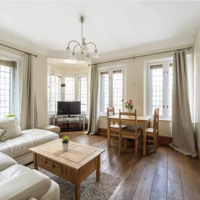 2 Bed Flat, St James London, SW1Y - Photo 1