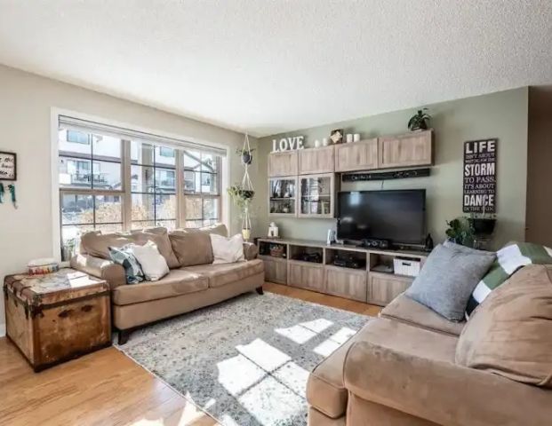 Home Sweet Home 2 Bedroom SW Walking Distance to Ammenities | 8 Everridge Square SW, Calgary - Photo 1