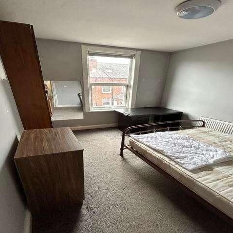 Lucas Place, Woodhouse, Leeds, LS6 - Photo 1