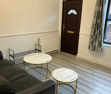 2 Bed Terraced House, Winsdon Road, LU1 - Photo 1