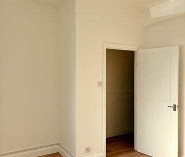 2 Bed Flat, St. Andrew's Road, E17 - Photo 2