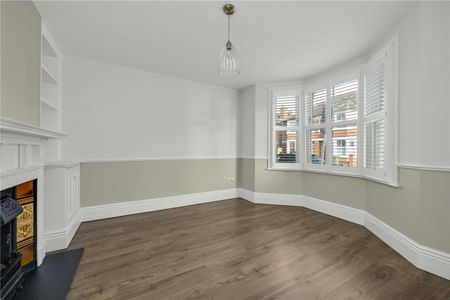 Four-bedroom home set on a private road, offering a harmonious blend of period character and contemporary style. Located within easy reach of local amenities, and excellent transport links. - Photo 3